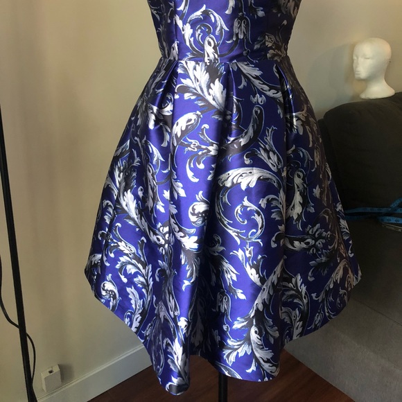 Above the knees pretty little dress - Picture 3 of 3